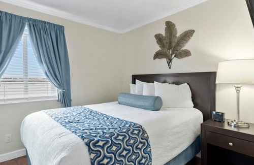 Rocky Point Hotel | Scenic Tampa Escape! Balcony w/Bay View, Outdoor Pool & Free Parking!