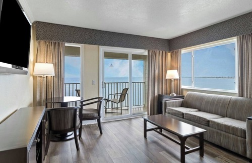 Rocky Point Hotel | Scenic Tampa Escape! Balcony w/Bay View, Outdoor Pool & Free Parking!