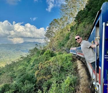 Kandy Boat Rental | Scenic Train Ride from Kandy to Ella Tickets