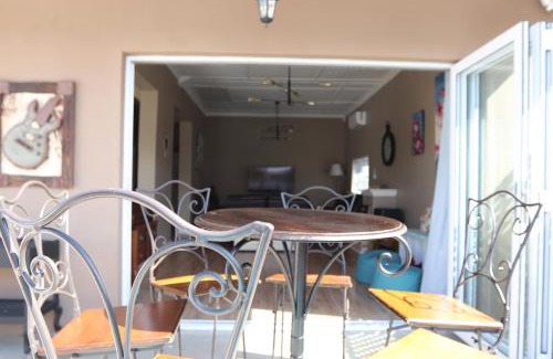 Claremont House | Scenic two bedroom house with splash pool
