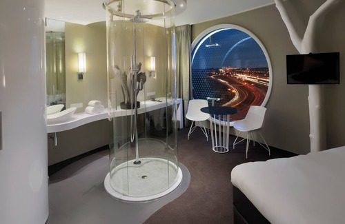 Zuidoost Hotel | Scenic Urban Stay | Near Keukenhof, Tulip Fields & De Hoge Dijk Golf