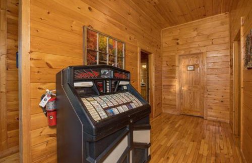 Gatlinburg - Pigeon Forge Ski Chalet | Scenic Vista Lodge by Eden Crest