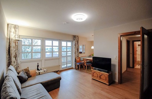 Bad Birnbach Apartment | Schöne 2-Zimmer Fewo mit Balkon für 1-2 Personen