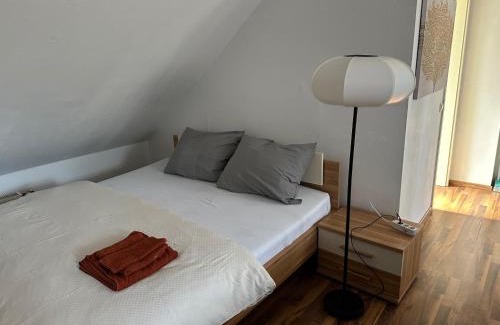 Gladbach Apartment | Schöne DG Whg in MG Zentrum