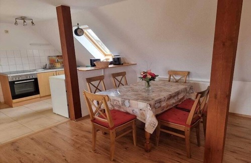Blowatz Apartment | Schöne Ferienwohnung mit Garten in Robertsdorf