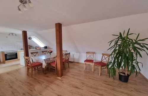 Blowatz Apartment | Schöne Ferienwohnung mit Garten in Robertsdorf