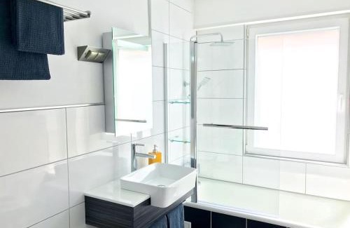 Mainz-Bingen Apartment | Schöne, neue Ferienwohnung am Rhein und mit Balkon