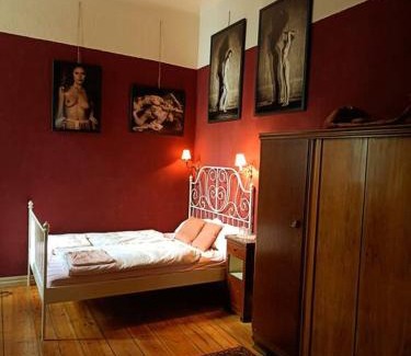 Schoeneberg Apartment | Schöneberg Holiday Flat & Art Gallery