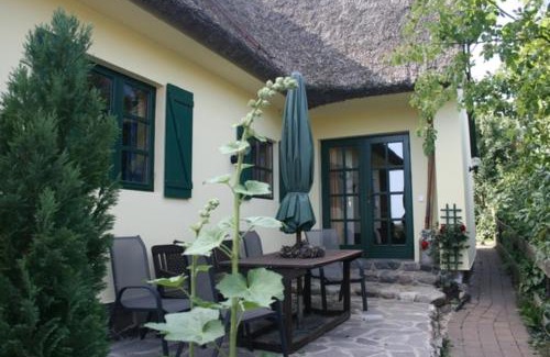 Middelhagen Apartment | Schilfdachvilla Zeesboothaus WE308