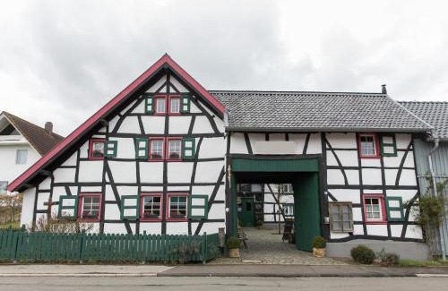 Schleiden Apartment | Schleiden Timber-Frame Retreat, cleaning included