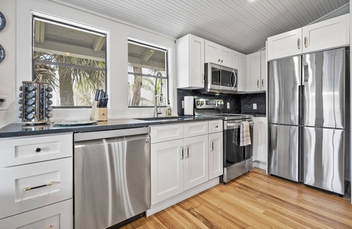 Atlantic Shores Cottage | Schmidt’s Creek Beach Cottage Top Level pets welcome