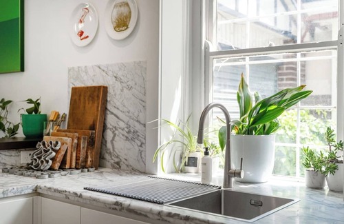 Randwick House | Schneiderhaus Bold and Bright by Centennial Park