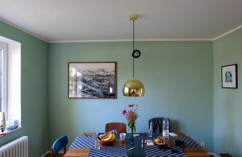 Fehmarn House | Schoenes-Ferienhaus-mit-Garten-Mid-Century-Moebeln-in-Strand-naehe-Avendorf