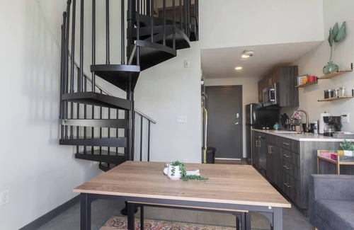 South Kansas City Apartment | Scholar's Row 109
