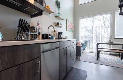 South Kansas City Apartment | Scholar's Row 109