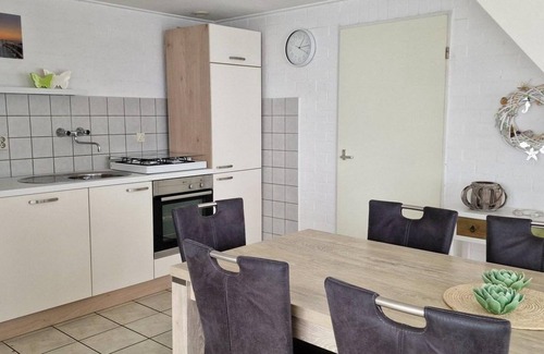 Breskens House | Schoneveld 157 of type Duinroos located at the Schoneveld holiday park is built as a 4 under a roof House and is very practical and cosy. The House is particularly suitable for 1 to 4 people.
