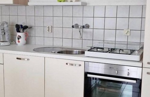 Breskens House | Schoneveld 157 of type Duinroos located at the Schoneveld holiday park is built as a 4 under a roof House and is very practical and cosy. The House is particularly suitable for 1 to 4 people.