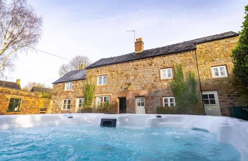 Leek House | School House, cosy cottage for 12 with hot tub in the Peak District