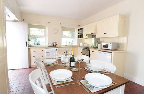 Builth Wells Cottage | SCHOOL HOUSE, pet friendly, with open fire in Builth Wells