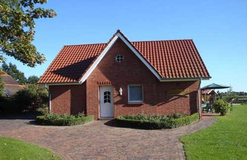 Detern Apartment | Schwalbenhaus - Ferienhof Am Birkensee, 55125