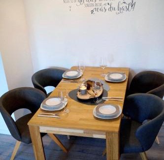 Schoenwald Apartment | Schwarzwald geht immer Fewo 60 qm mit großem Südbalkon, WLAN und Magenta TV