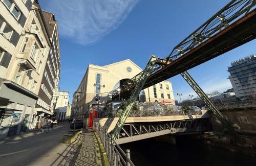 Elberfeld-Mitte Apartment | Schwebebahn View Apartment