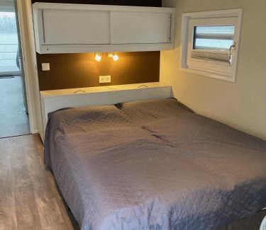 Oberhavel House | Schwimmende Ferienwohnung, Hausboot Urlaub als Festlieger am Steg