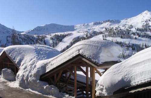 Isola Ski Chalet | SCI Chalet Dempure
