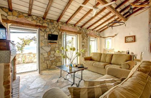 Petaleia Villa | Scirocco & Folitsa Villas