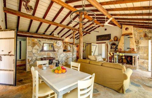 Petaleia Villa | Scirocco & Folitsa Villas