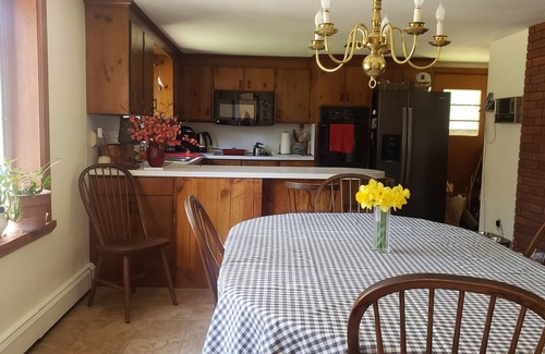 Greenbush House | Scituate, MA: Experience Coastal Charm in a 3-Bedroom Family-Friendly Home.nn