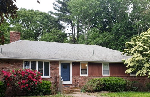 Greenbush House | Scituate, MA: Experience Coastal Charm in a 3-Bedroom Family-Friendly Home.nn