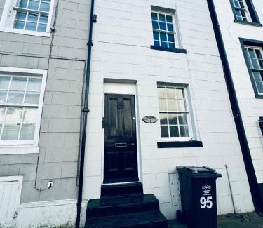 Whitehaven House | Scotch Terrace - 3 Bedrooms - Sleeps 6