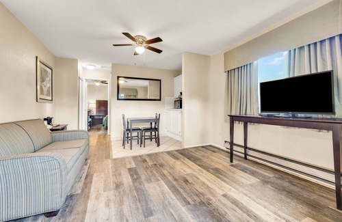 North Fremont Street Hotel | Scottish Fairway Inn