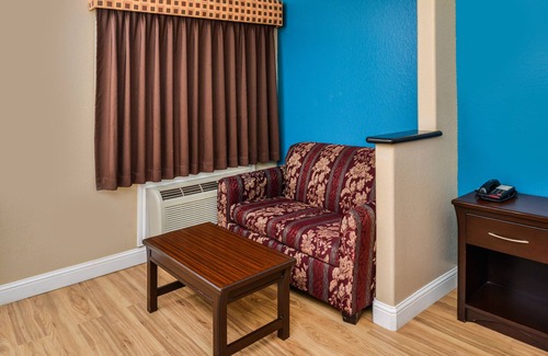 Clodine Hotel | Scottish Inn & Suites Highway 6 South
