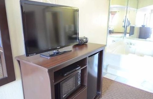 Clodine Hotel | Scottish Inn & Suites Highway 6 South