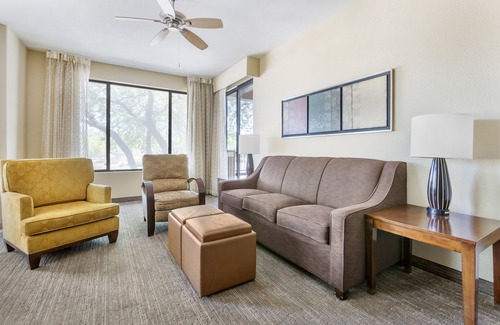 Scottsdale Links Resort | Scottsdale Links Resort - 3 BEDROOM 1 KING 2 QUEEN SUITE WITH ROLL-IN SHOWER