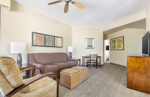 Scottsdale Links Resort | Scottsdale Links Resort - 3 BEDROOM 1 KING 2 QUEEN SUITE WITH ROLL-IN SHOWER