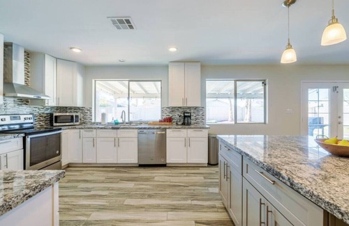 Village Grove House | Scottsdale Palms | Pool+Spa+Putting+Fire Pit+MORE!