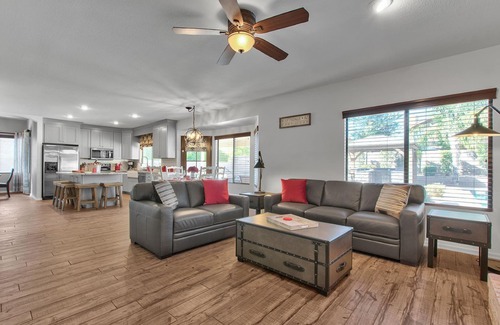 Paradise Valley Village House | Scottsdale - Phoenix 5 Bedroom Premium Home: Minutes to Shopping & Kierland!