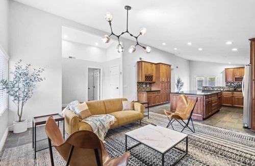 Scottsdale Vista House | Scottsdale Private Heated Pool Golf by HomeSlice