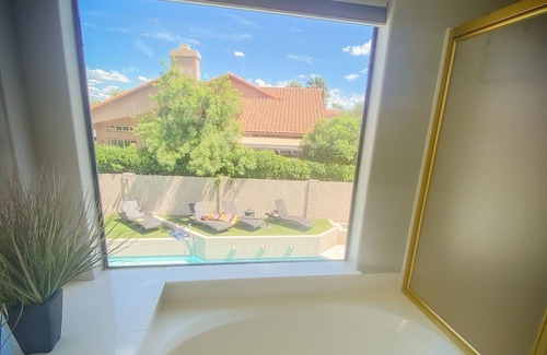 La Paz At Desert Springs House | Scottsdale Retreat! Pool, hot tub, pool table, basketball, sleeps 12!