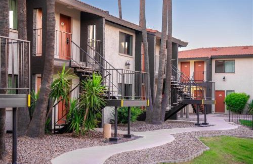 South Scottsdale Apartment | Scottsdale's premium short term getaway, Fully furnished 1 bedroom homes, FREE Golf, cable, utilities, Wi-Fi, parking, pool, and bike trails- Unit 112 apts