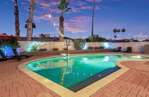 Scottsdale Country Acres House | Scottsdale Sweet Escape & Enjoy Desert Nights In The Hot Tub, Pool, Bar & Putting Green- Concierge
