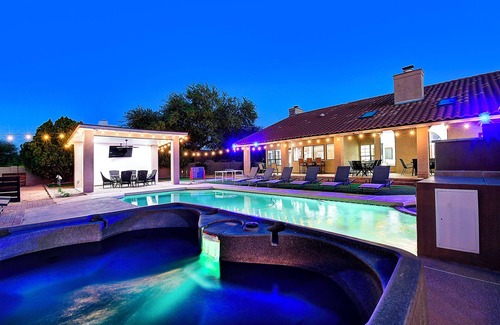 Paradise Valley Village Villa | Scottsdalestays Multimillion Estate-Best Acre Yard/Location, Pool & Pickleball.