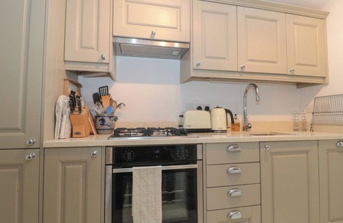 Stoke-sub-Hamdon Cottage | SCRAMBLES COTTAGE, pet friendly in Stoke-Sub-Hamdon, Somerset