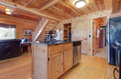 White Oak Lodge Cabin | Screened-In Porch With Hot Tub, Upscale Finishes + Resort Amenities