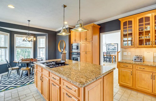 Pocono Pines House | Screened Porch and Fire Pit Spacious Pocono Retreat