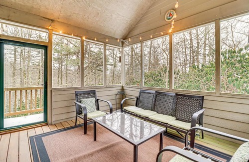 Pocono Pines House | Screened Porch and Fire Pit Spacious Pocono Retreat