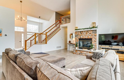 Pocono Pines House | Screened Porch and Fire Pit Spacious Pocono Retreat